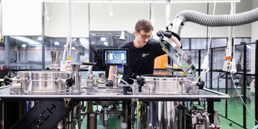 Researcher in a lab at the University of Technology Sydney Tech Lab.