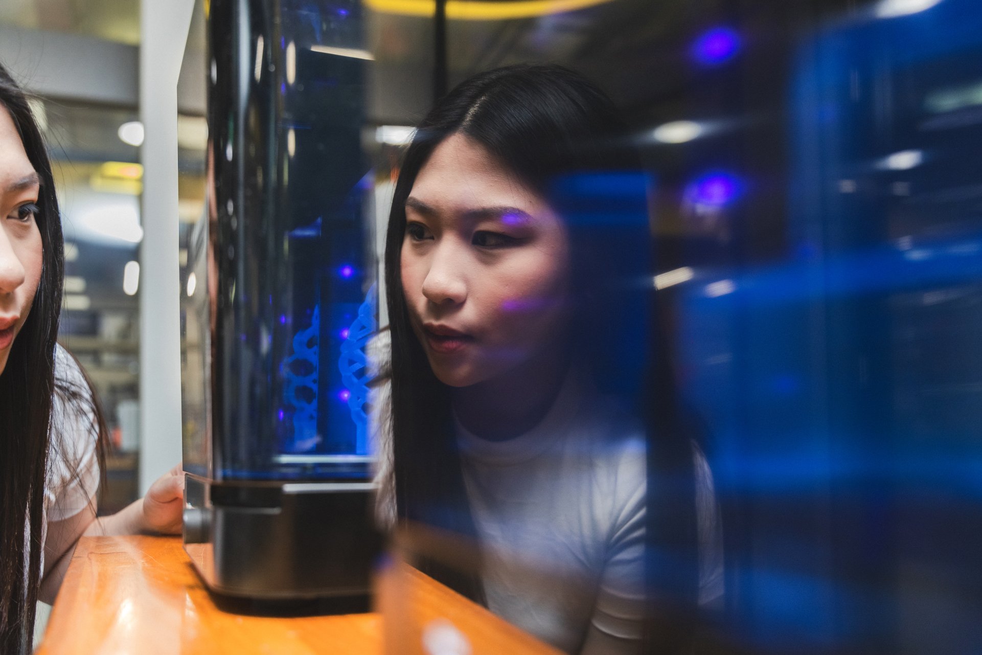 Female student in UTS Protospace studying some of the technology.